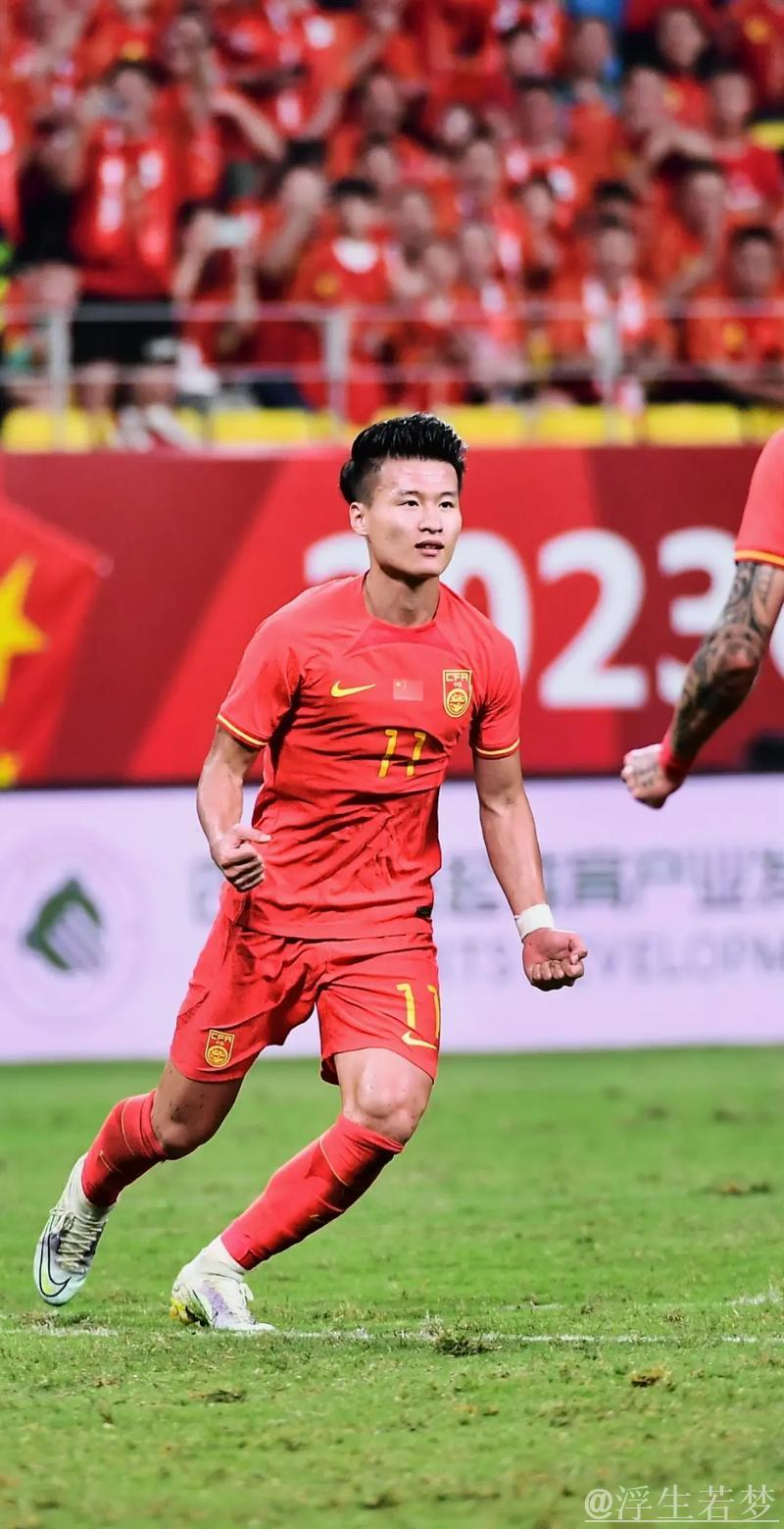 林良铭突入禁区 巧妙晃防弧线破门 林良铭突入禁区 巧妙晃防弧线破门