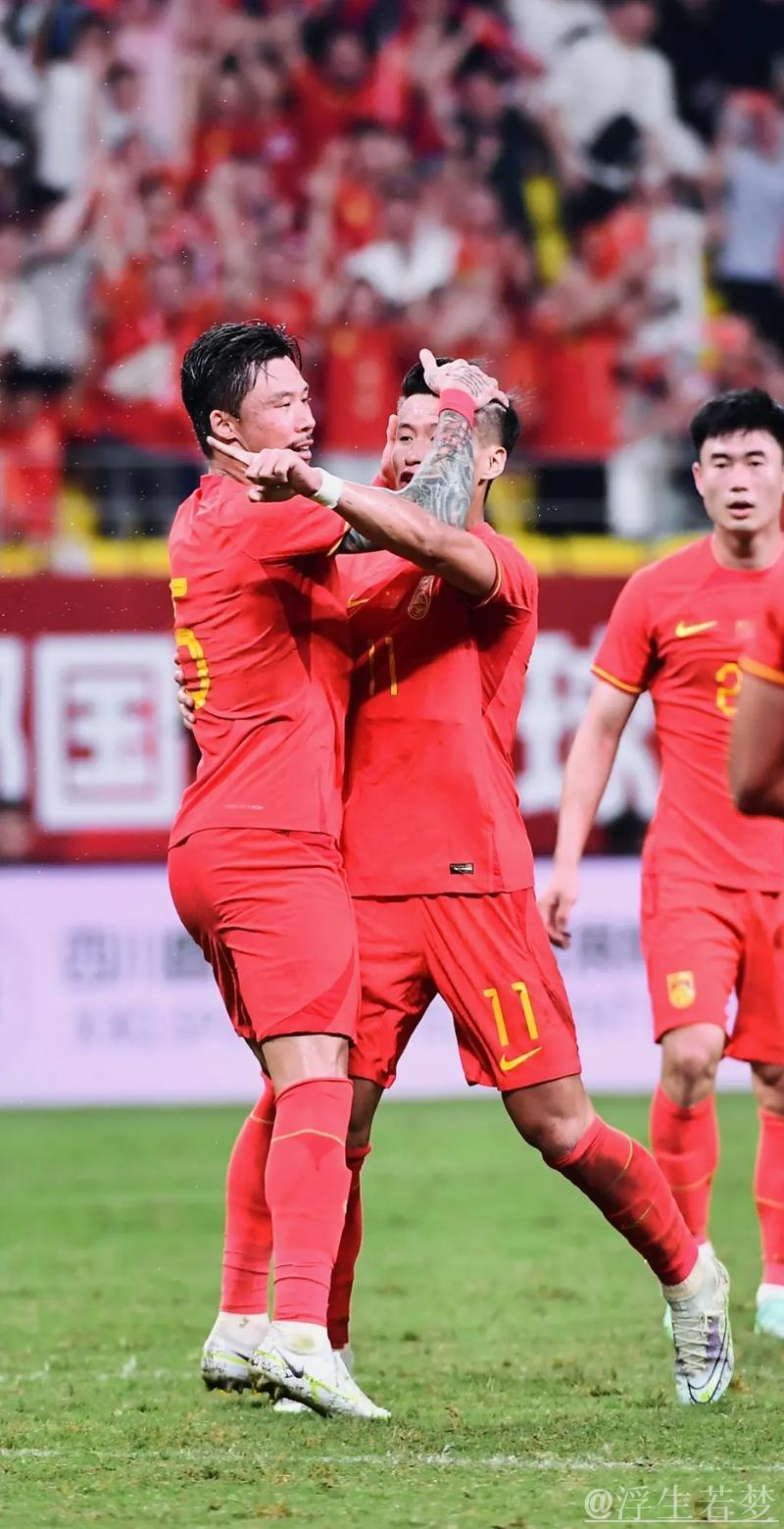 林良铭突入禁区 巧妙晃防弧线破门 林良铭突入禁区 巧妙晃防弧线破门